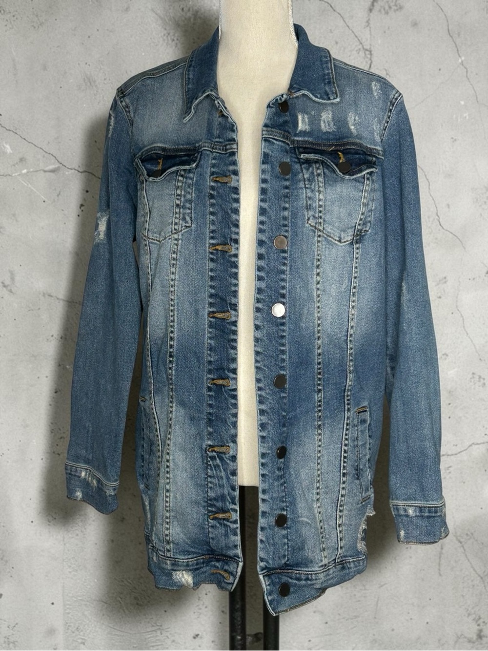 Kut from the Kloth Adriana Distressed Denim Jacket Medium Wash Trucker